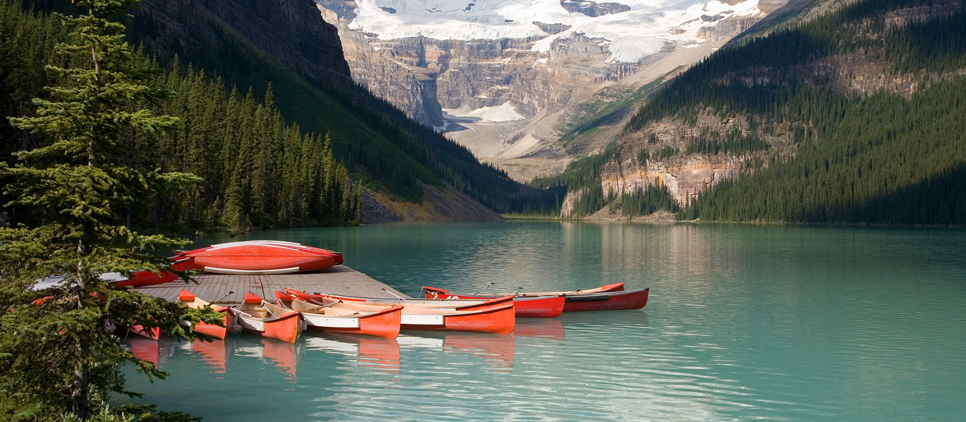 Image of a turquoise lake in the Canadian Rockies